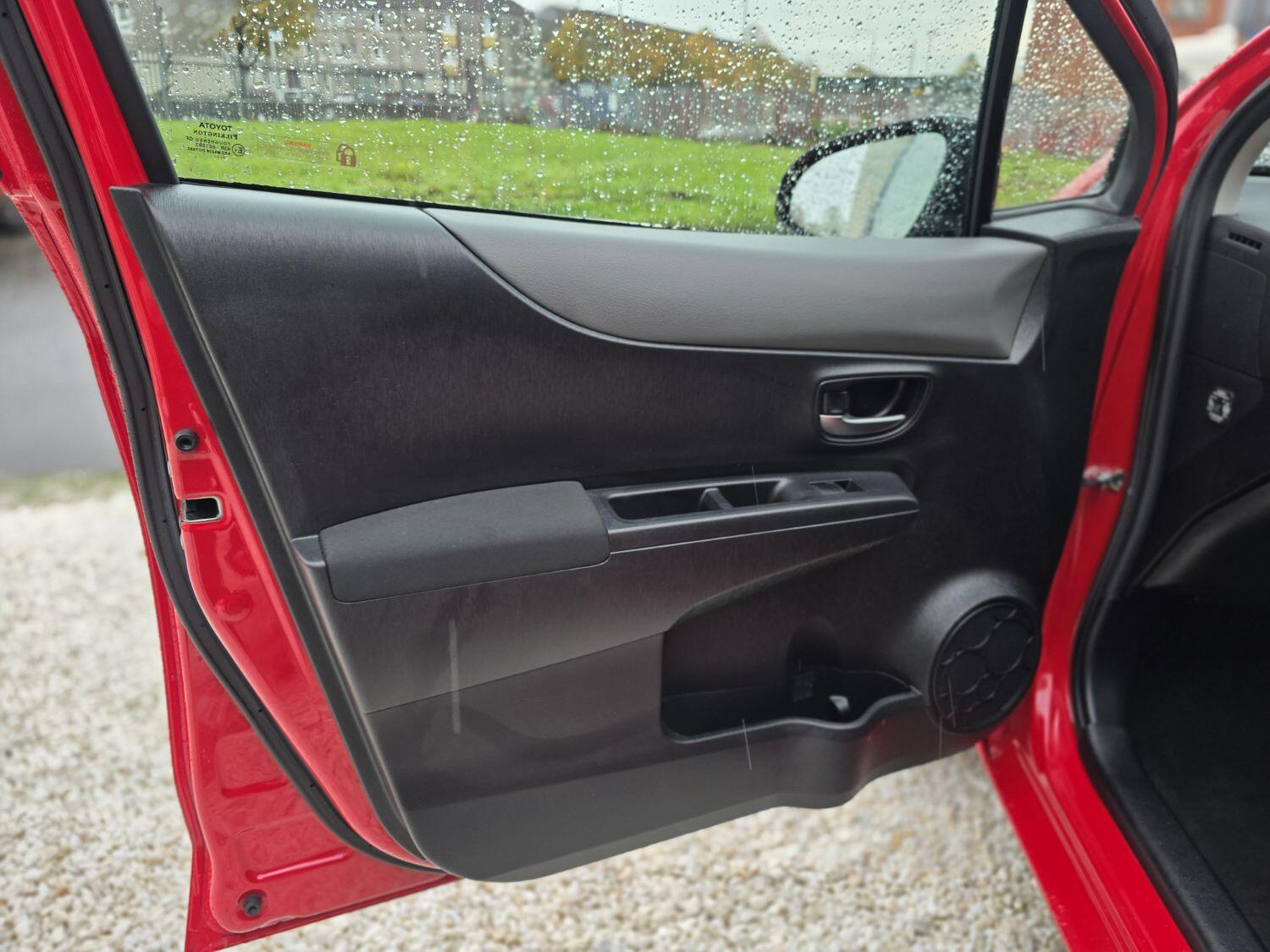 Used Toyota Yaris 2014 for sale - 76407636: Photo 16