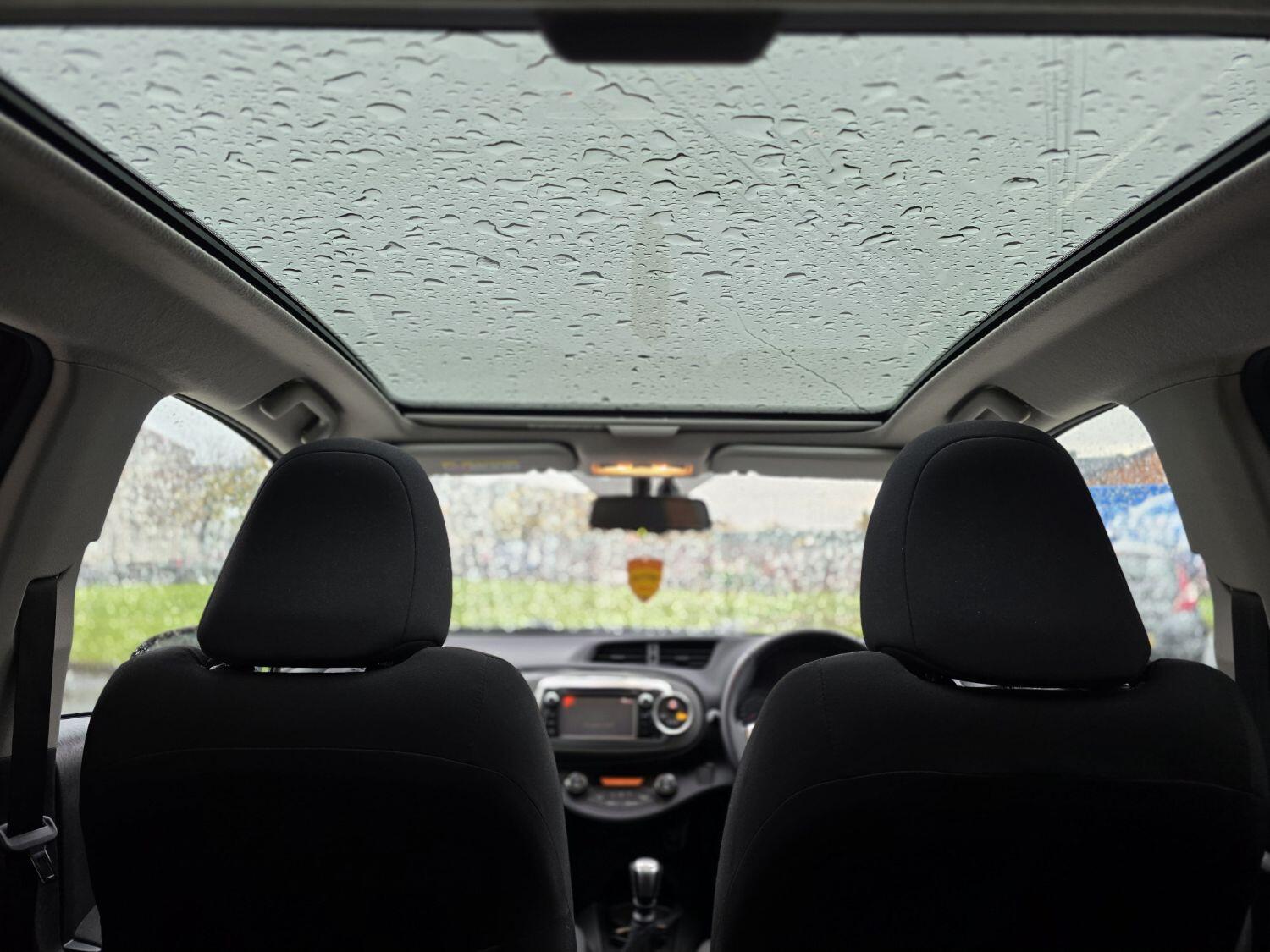 Used Toyota Yaris 2014 for sale - 76407636: Photo 2