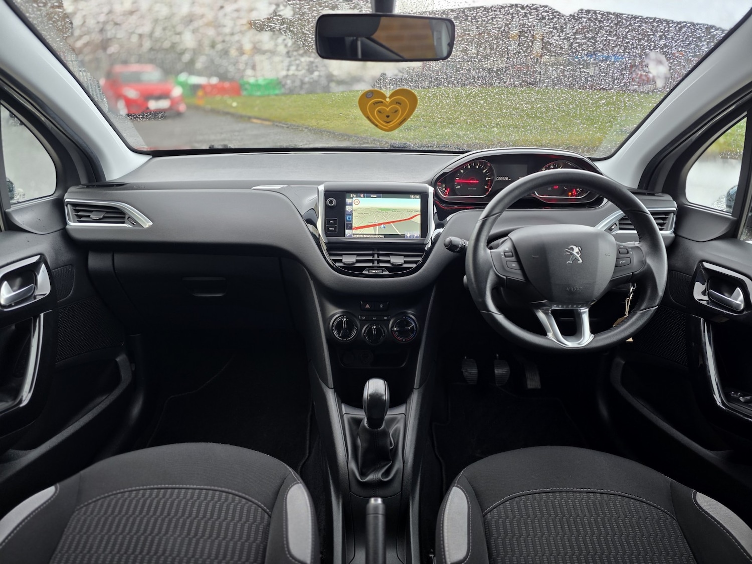 Used Peugeot 208 2015 for sale - 77880998: Photo 2