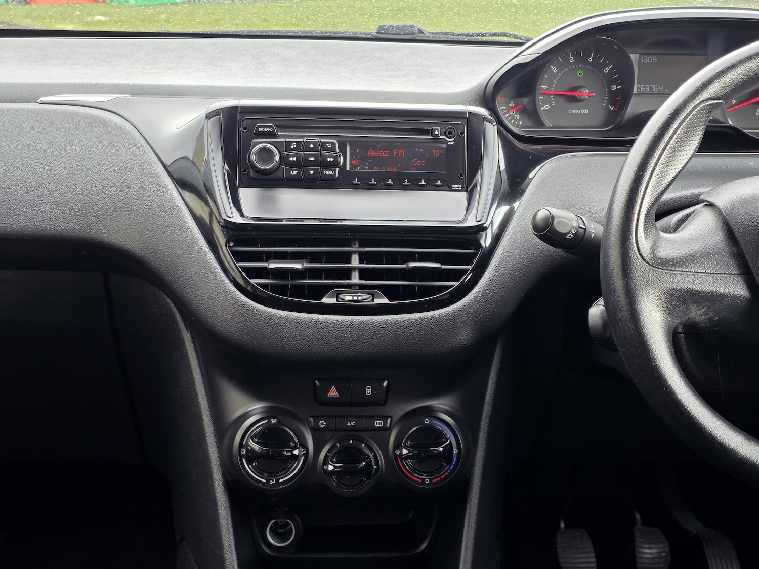 Used Peugeot 208 2014 for sale - 78098218: Photo 9