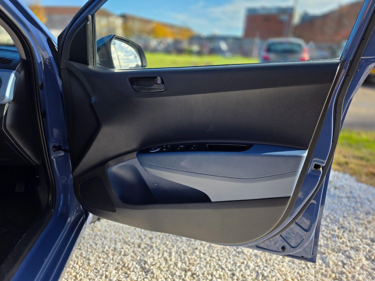 Used Hyundai i10 2016 for sale - 76407622: Photo 10