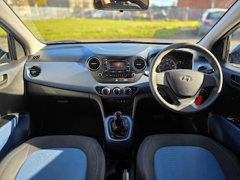 Used Hyundai i10 2016 for sale - 76407622: Photo