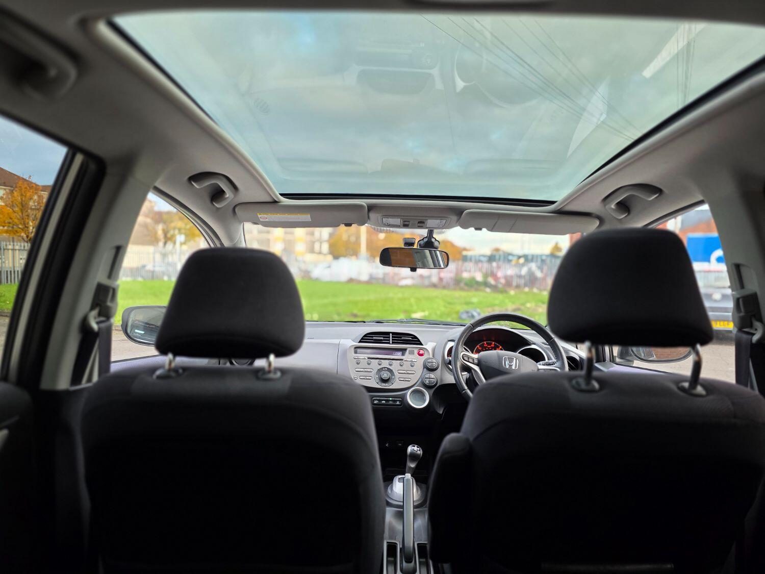 Used Honda Jazz 2010 for sale - 76407590: Photo 2