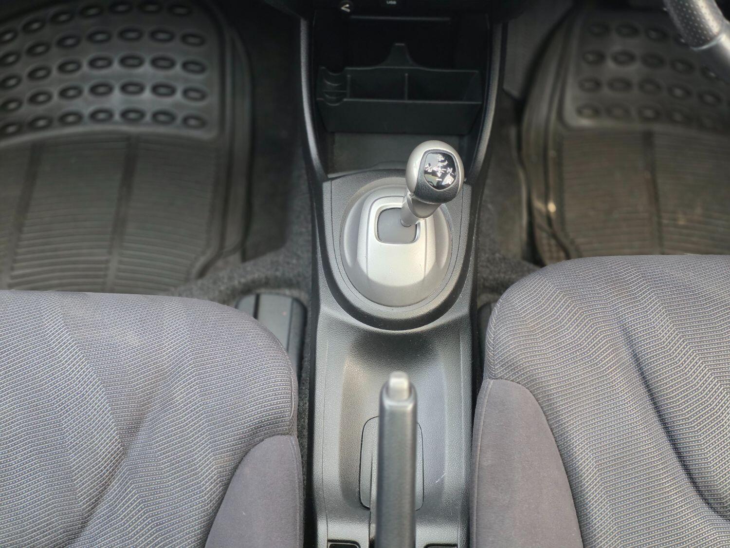 Used Honda Jazz 2010 for sale - 76407590: Photo 20