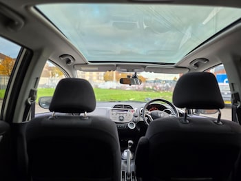 Used Honda Jazz 2010 for sale - 76407590: Photo