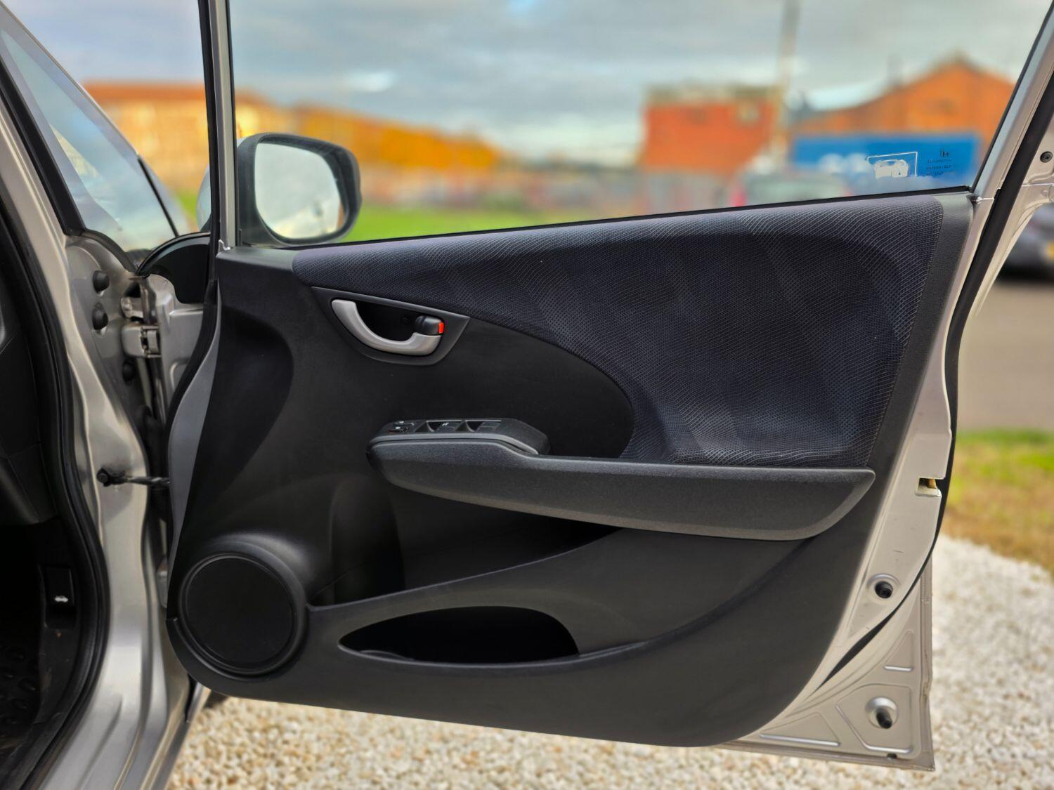 Used Honda Jazz 2010 for sale - 76407590: Photo 9