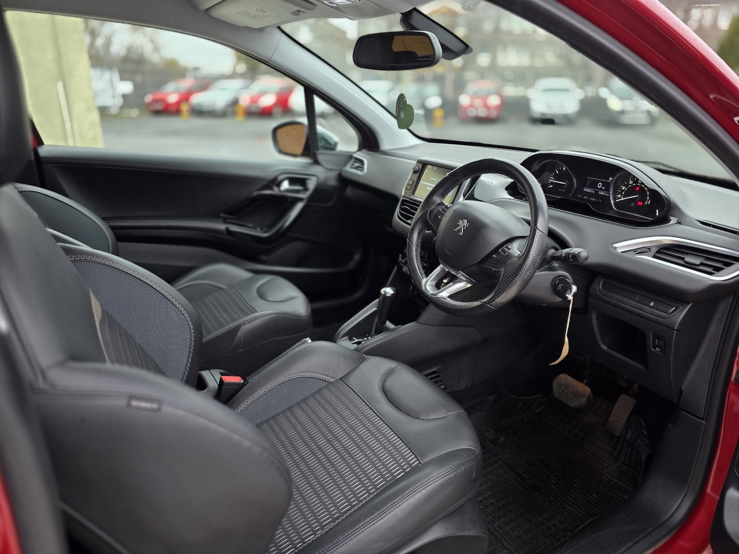 Used Peugeot 208 2014 for sale - 77668630: Photo 16