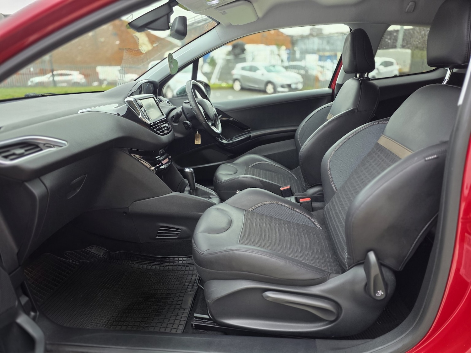 Used Peugeot 208 2014 for sale - 77668630: Photo 18