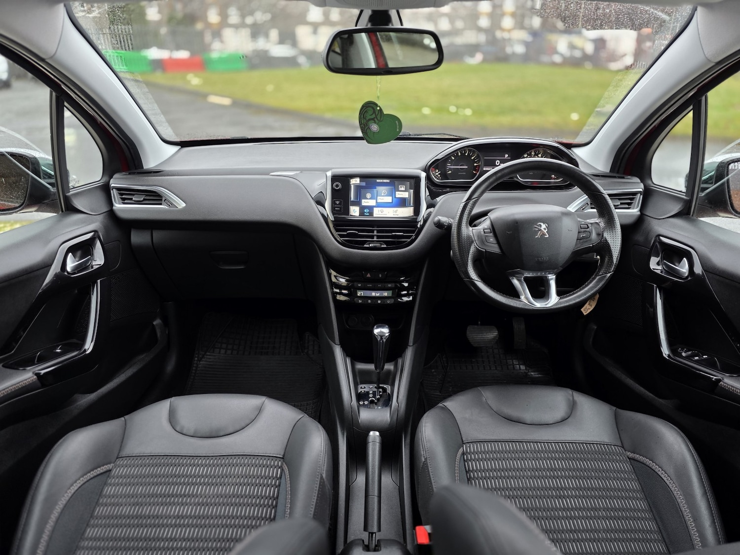 Used Peugeot 208 2014 for sale - 77668630: Photo 2