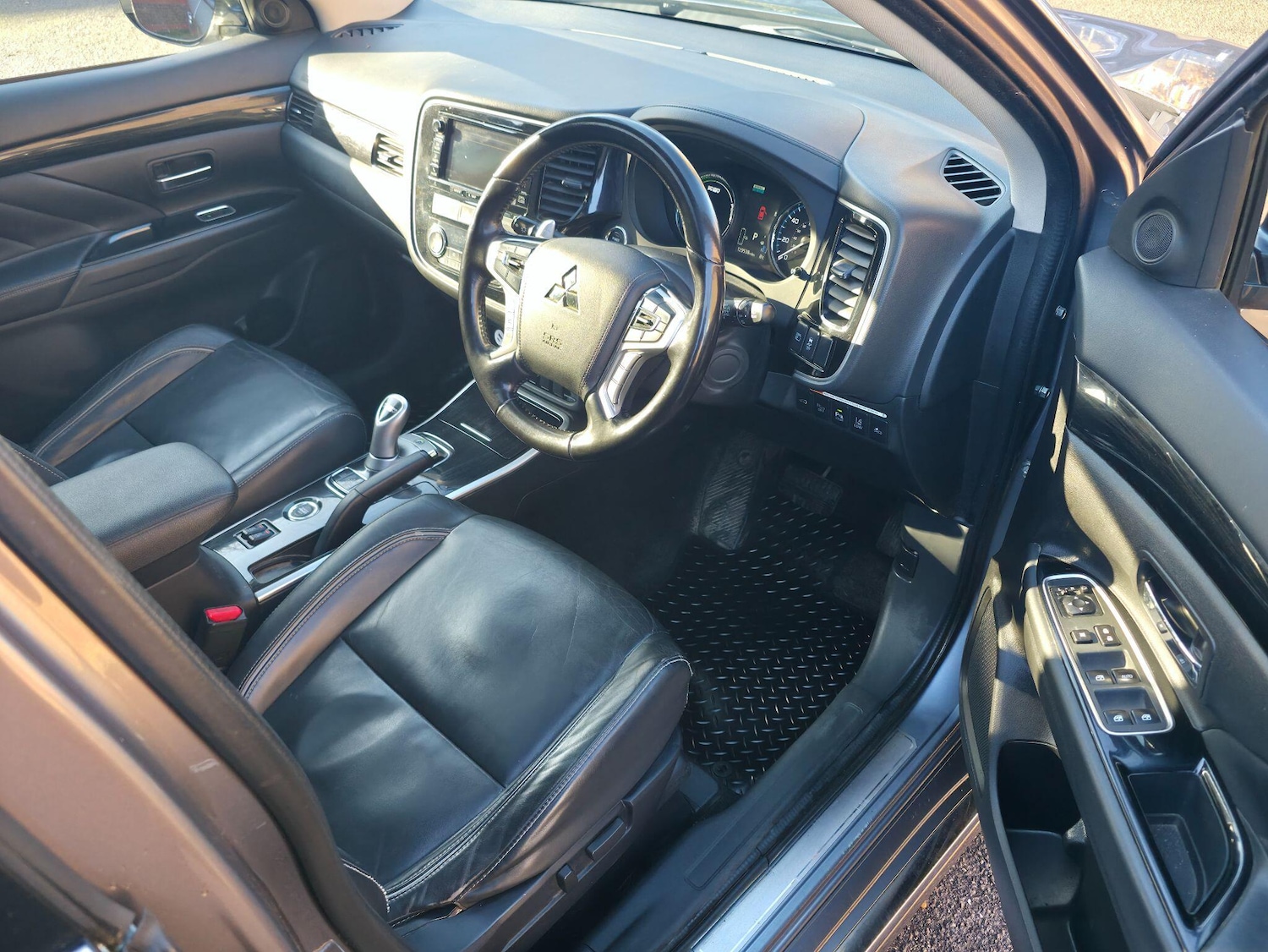 Used Mitsubishi Outlander 2015 for sale - 76800930: Photo 13