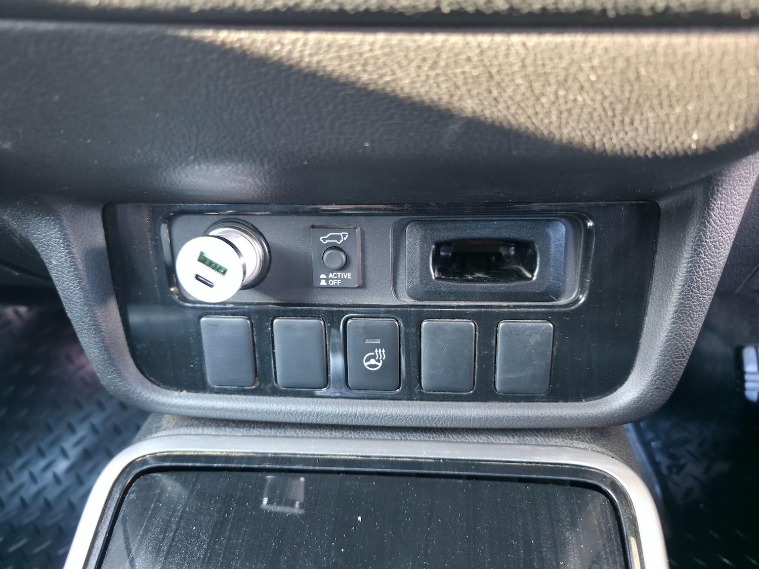 Used Mitsubishi Outlander 2015 for sale - 76800930: Photo 30