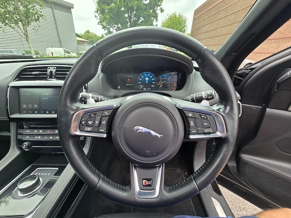 Used Jaguar F-Pace 2016 for sale - 75363861: Photo 33