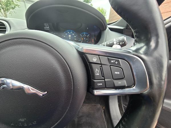 Used Jaguar F-Pace 2016 for sale - 75363861: Photo 34