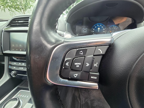 Used Jaguar F-Pace 2016 for sale - 75363861: Photo 35