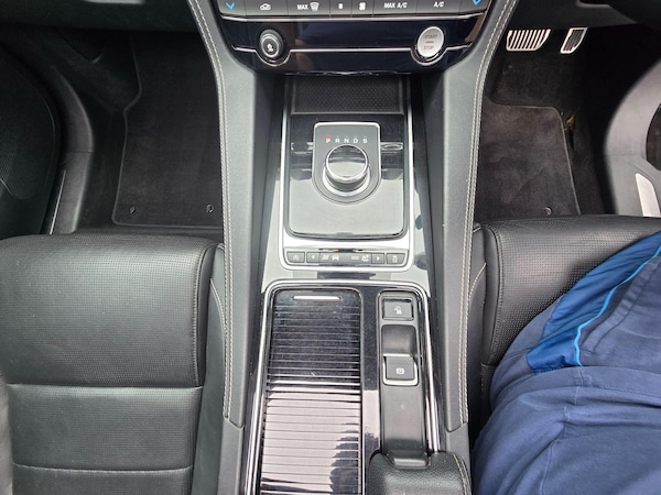 Used Jaguar F-Pace 2016 for sale - 75363861: Photo 37