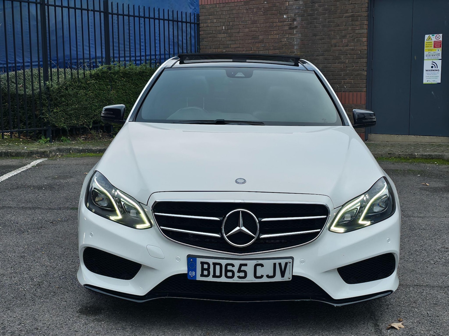 Used Mercedes-Benz E Class 2015 for sale - 76645773: Photo 2