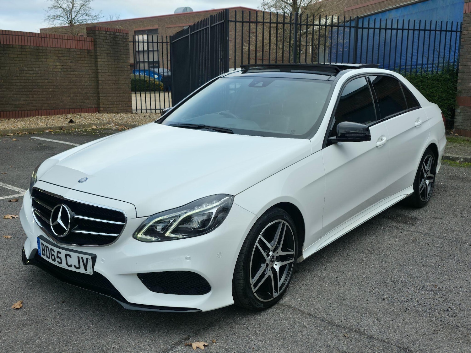 Used Mercedes-Benz E Class 2015 for sale - 76645773: Photo 9