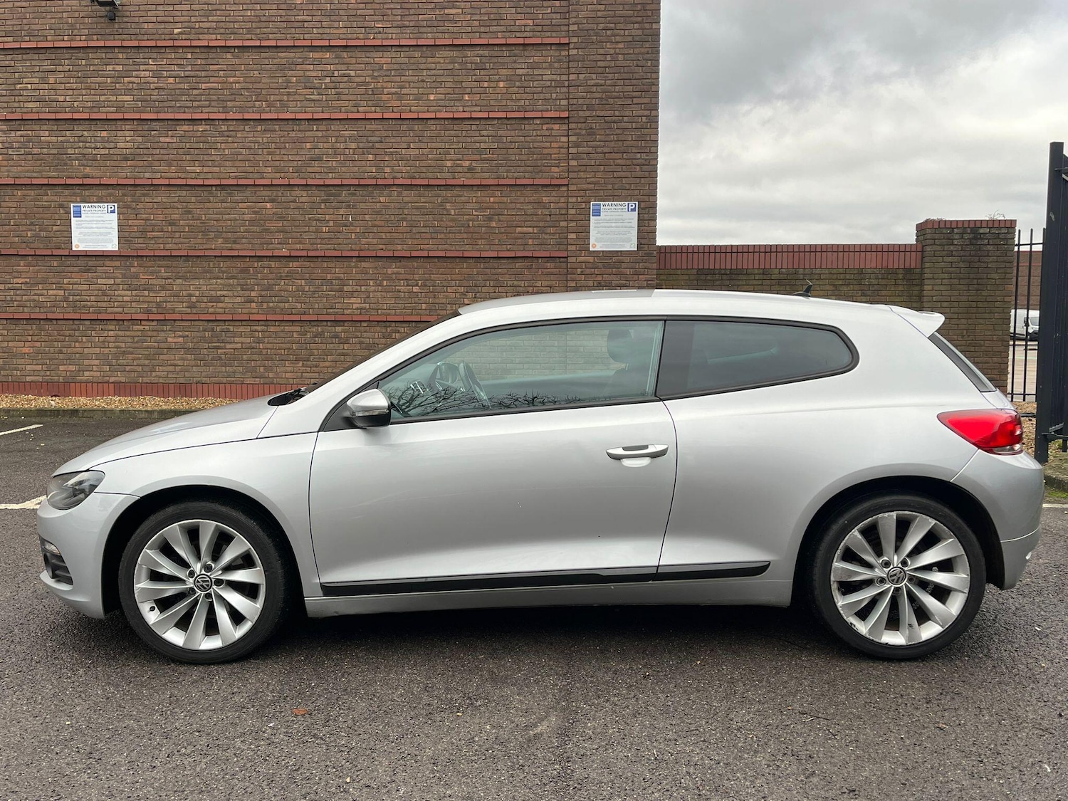 Used Volkswagen Scirocco 2010 for sale - 76688992: Photo 11