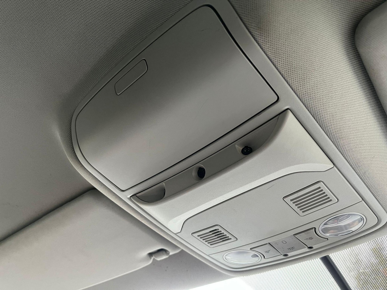 Used Volkswagen Scirocco 2010 for sale - 76688992: Photo 24