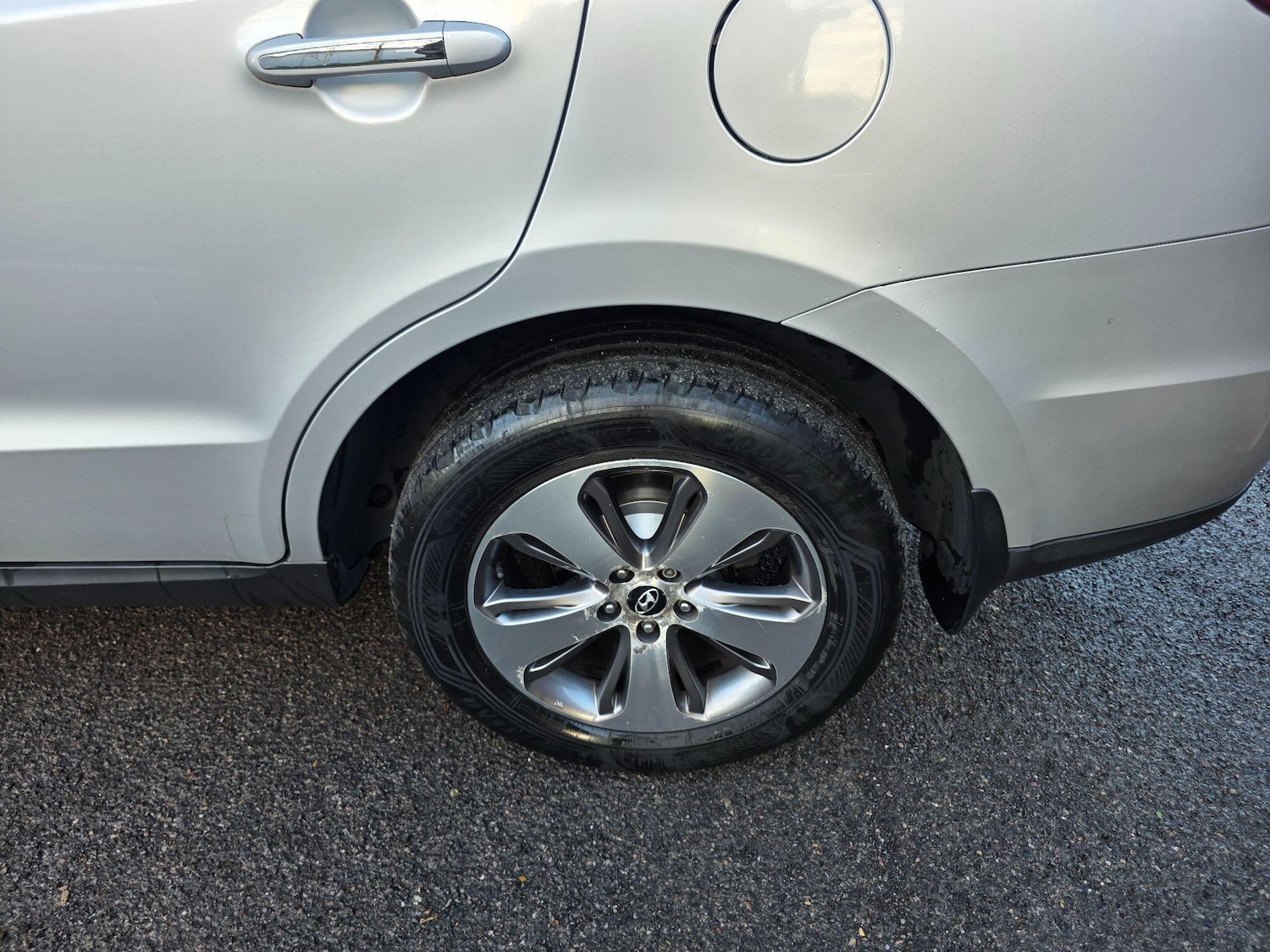 Used Hyundai Santa Fe 2012 for sale - 76772239: Photo 28