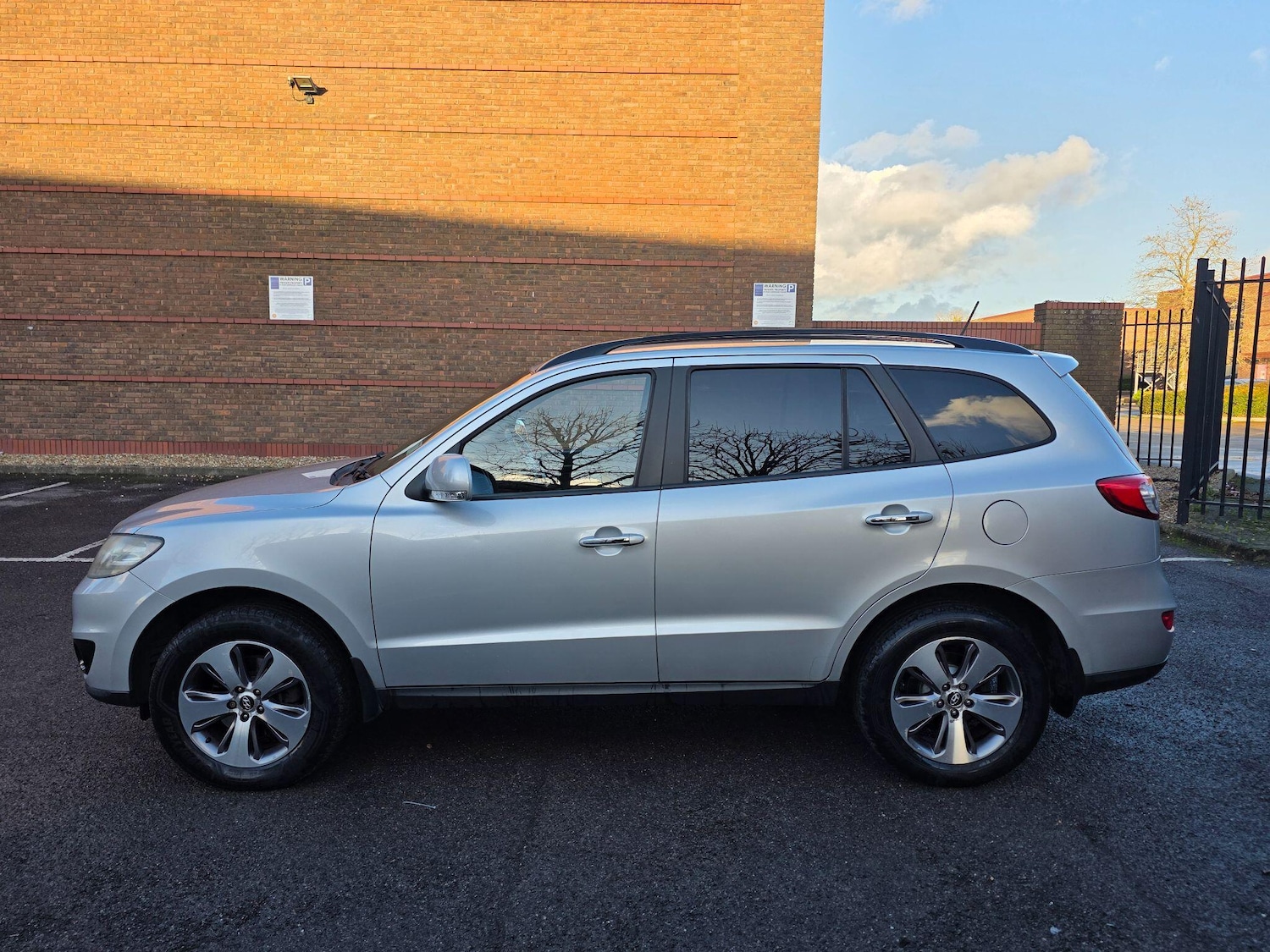 Used Hyundai Santa Fe 2012 for sale - 76772239: Photo 8