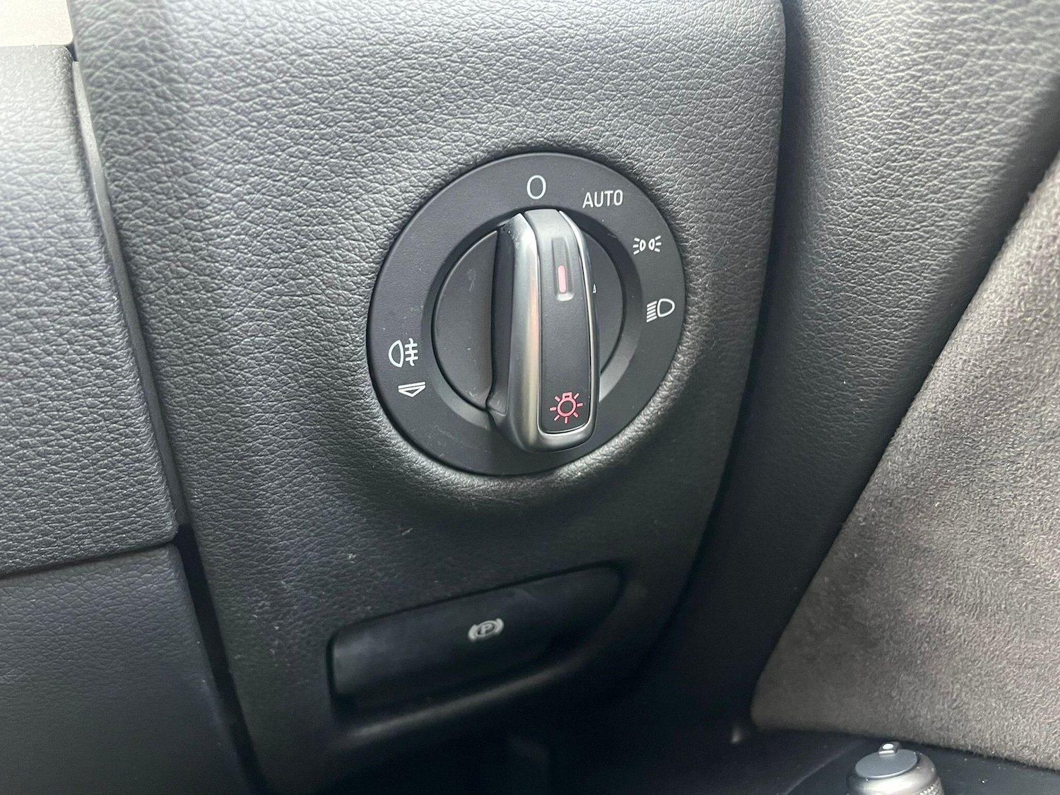 Used Audi Q7 2015 for sale - 76701129: Photo 28