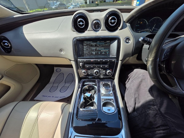 Used Jaguar XJ 2014 for sale - 75508318: Photo 43