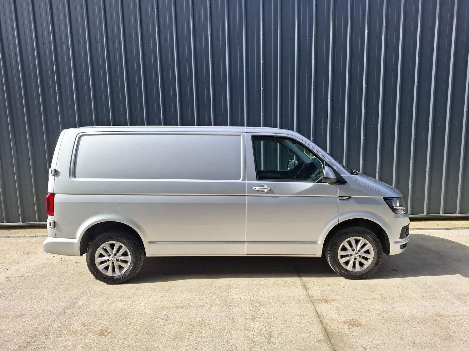 Used Volkswagen Transporter 2017 for sale - 77916083: Photo 11