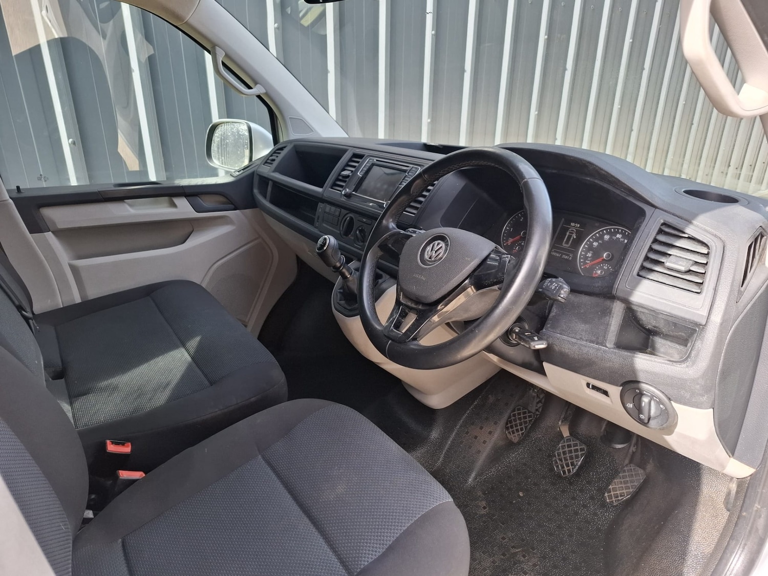 Used Volkswagen Transporter 2017 for sale - 77916083: Photo 16