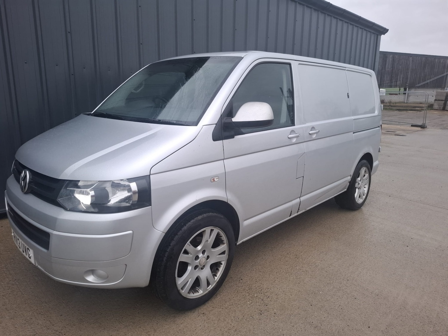 Used Volkswagen Transporter 2013 for sale - 76548015: Photo 2