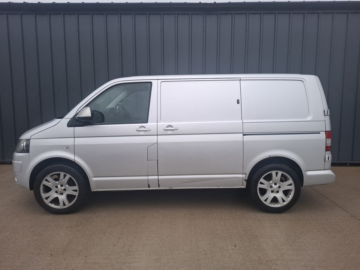 Used Volkswagen Transporter 2013 for sale - 76548015: Photo 3