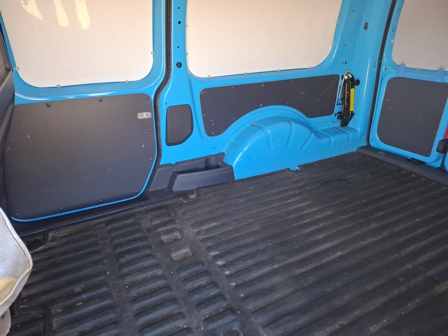 Used Volkswagen Caddy Maxi 2011 for sale - 76363114: Photo 6