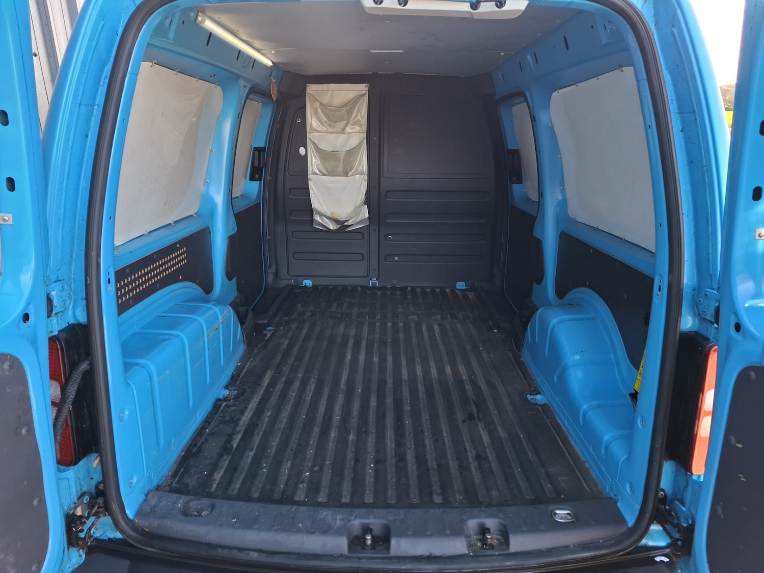 Used Volkswagen Caddy Maxi 2011 for sale - 76363114: Photo 9