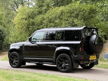 Used Land Rover Defender 110 2022 for sale - 75622532: Photo