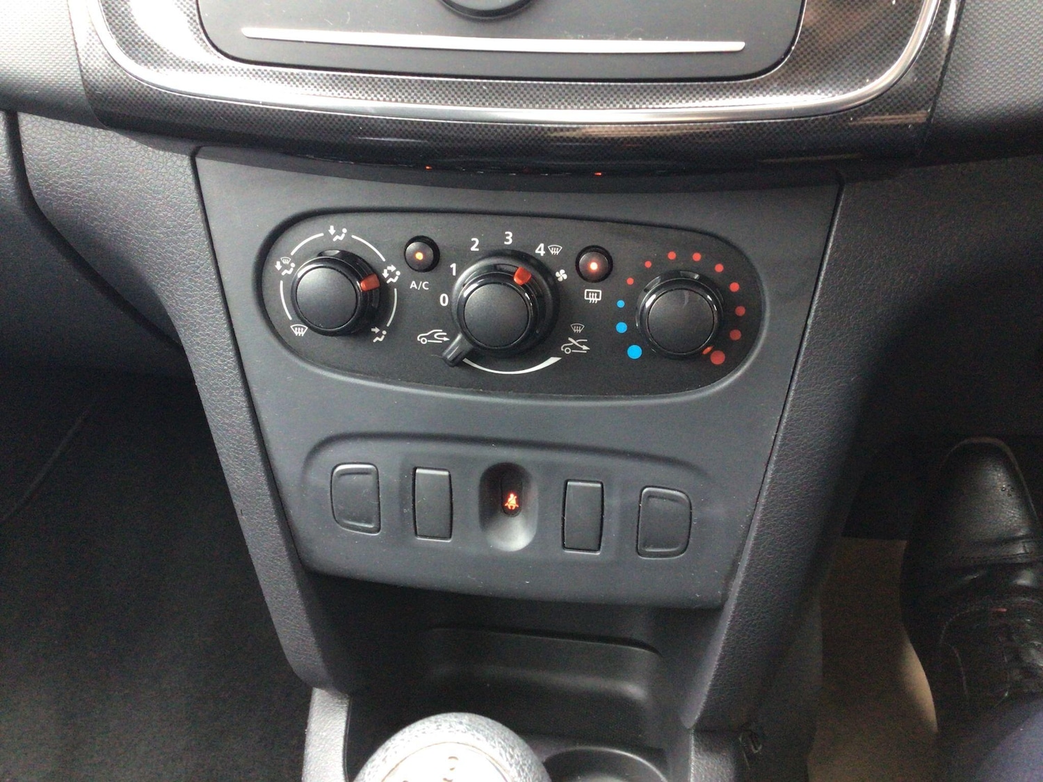 Used Dacia Sandero 2018 for sale - 77978165: Photo 18