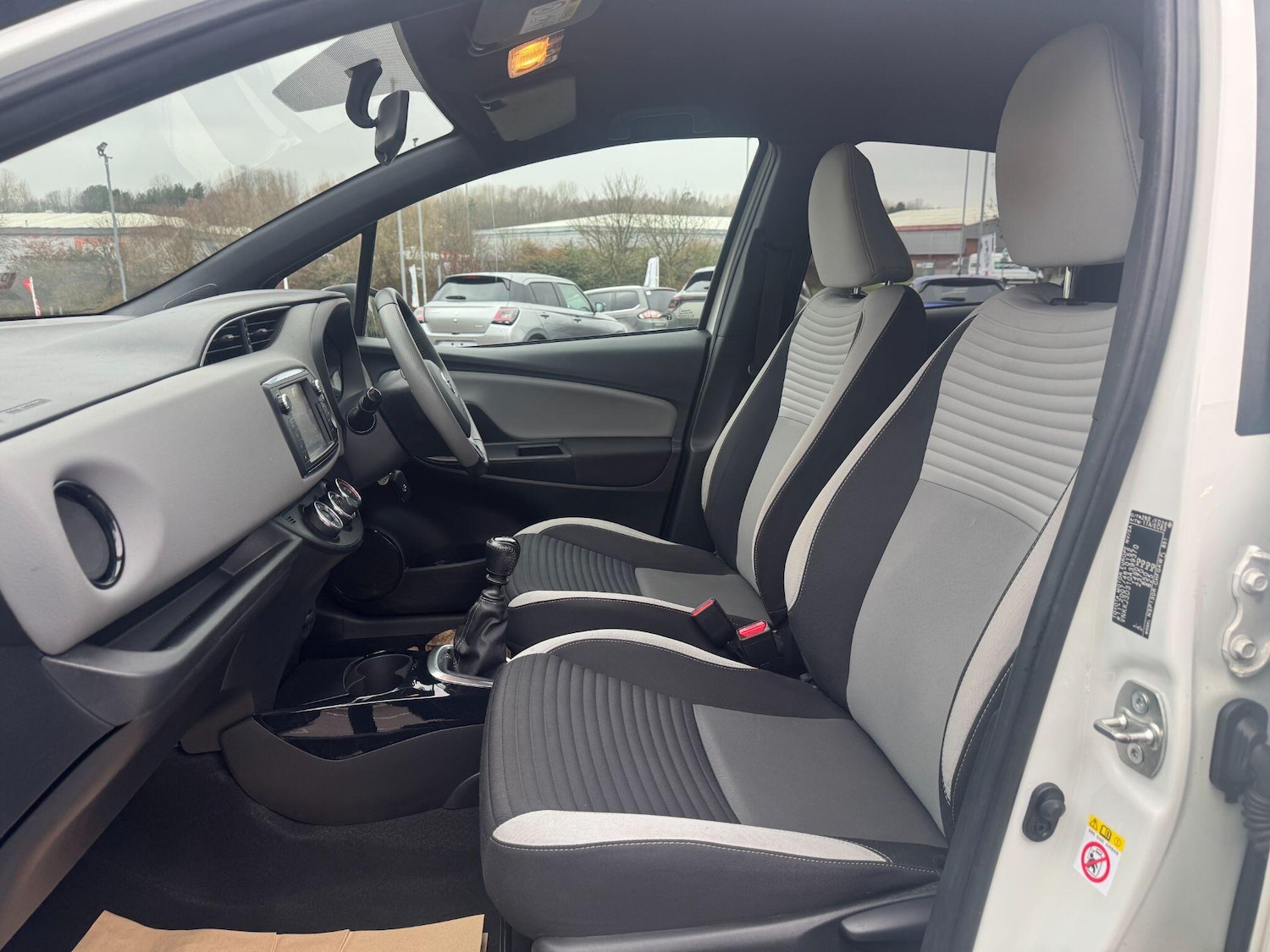 Used Toyota Yaris 2017 for sale - 77041012: Photo 17