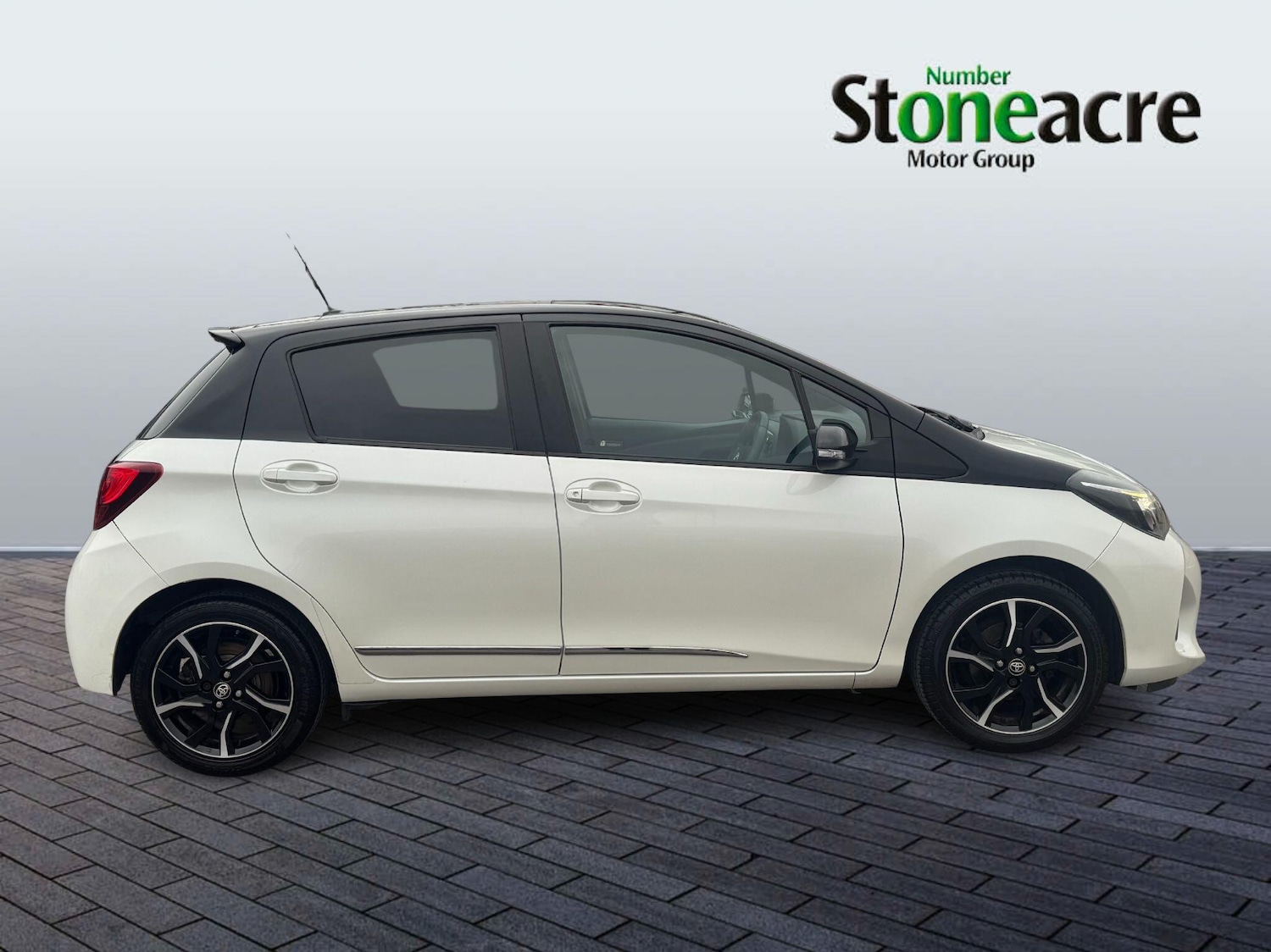 Used Toyota Yaris 2017 for sale - 77041012: Photo 2