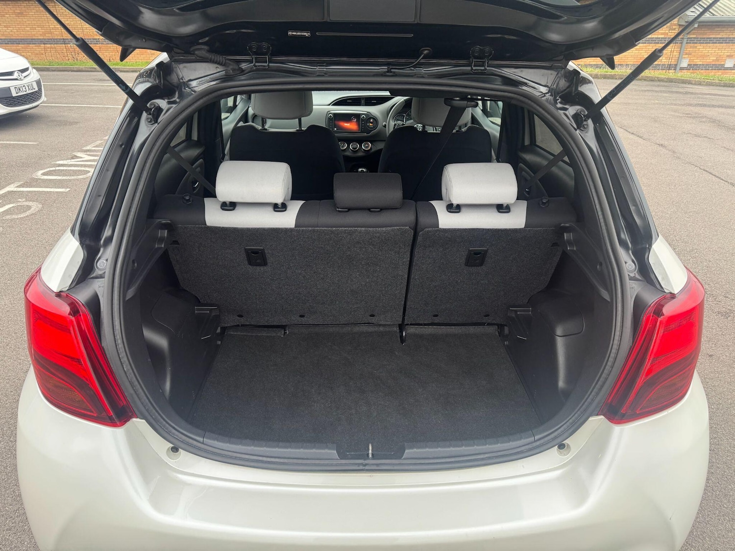 Used Toyota Yaris 2017 for sale - 77041012: Photo 21