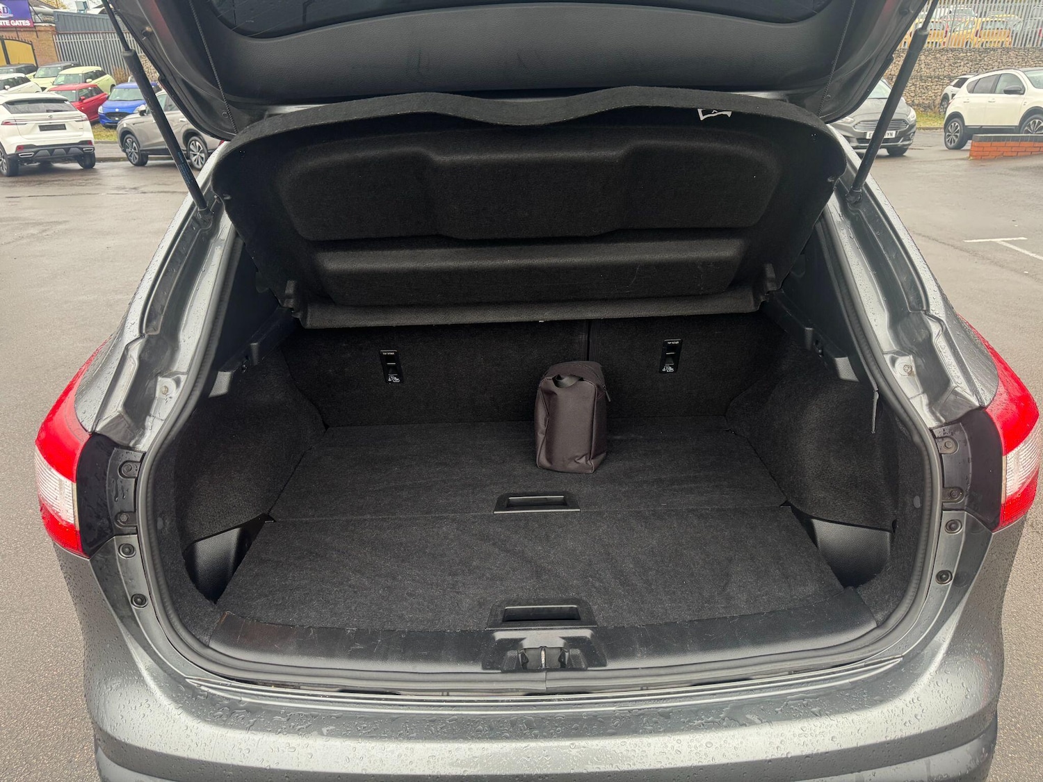 Used Nissan Qashqai 2017 for sale - 76765872: Photo 10