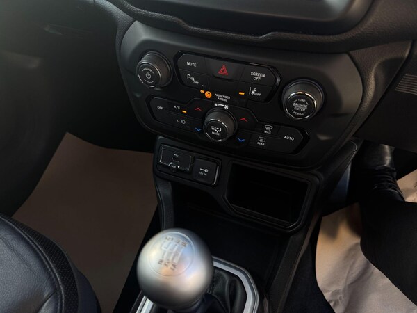 Used Jeep Renegade 2018 for sale - 76200702: Photo 18