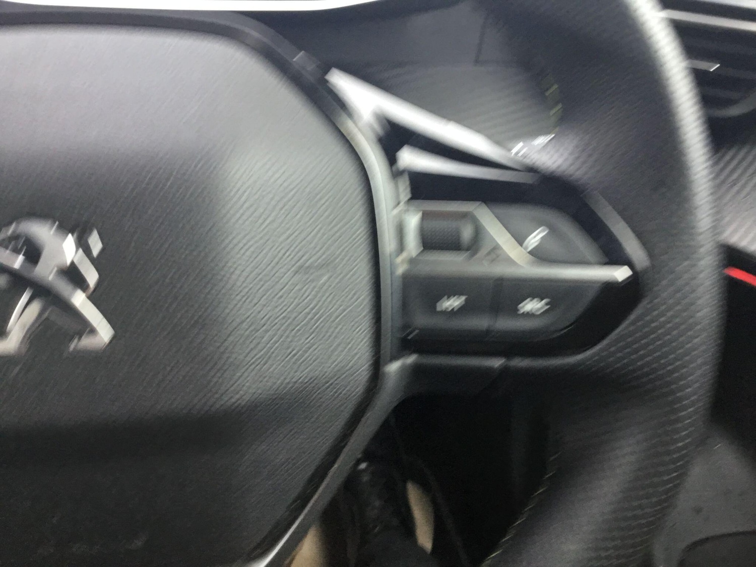 Used Peugeot 2008 2023 for sale - 76326662: Photo 9