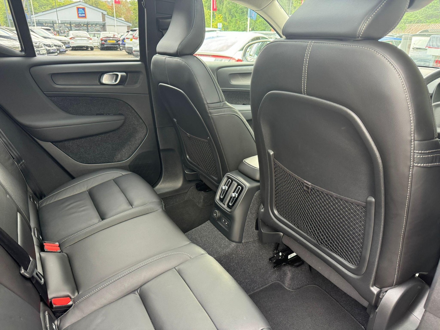 Used Volvo XC40 2023 for sale - 76898618: Photo 11