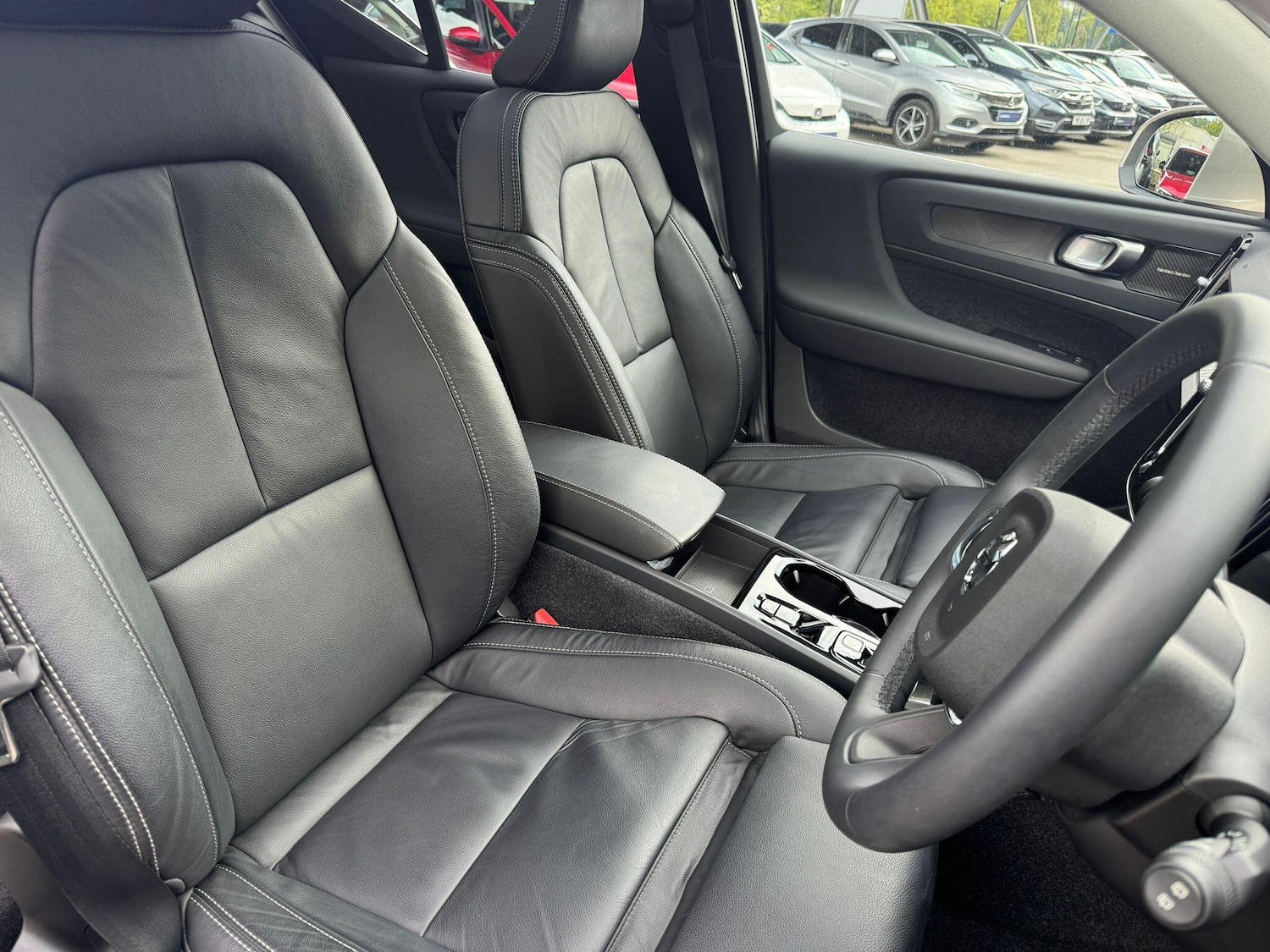 Used Volvo XC40 2023 for sale - 76898618: Photo 12