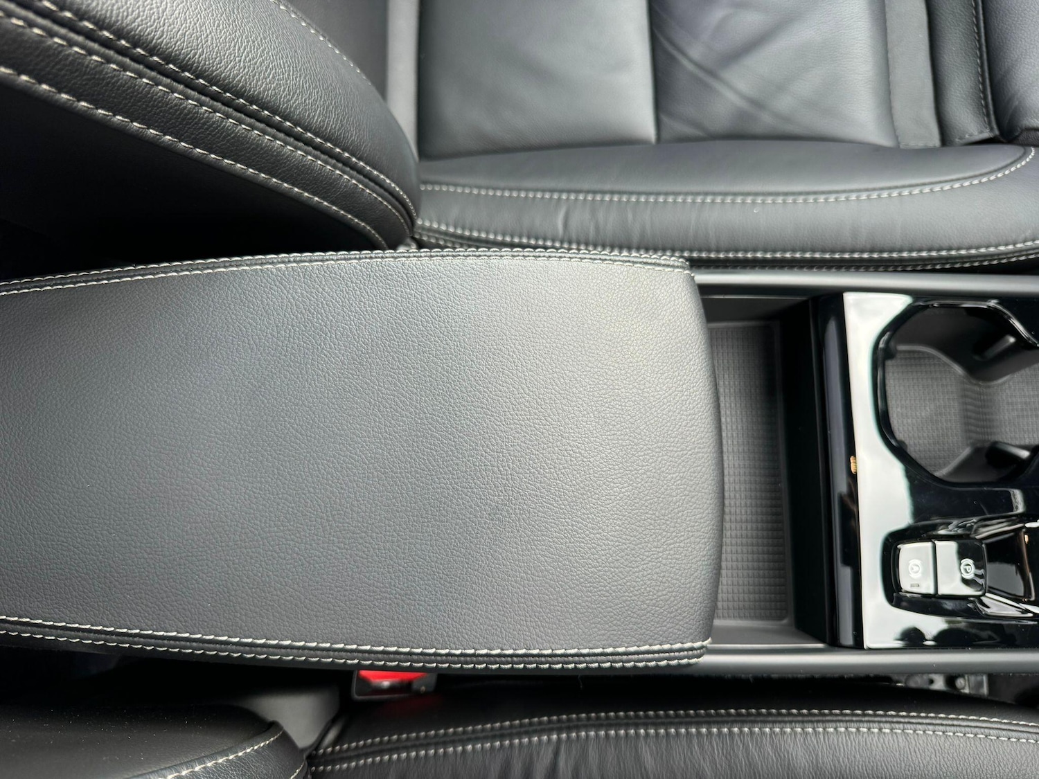 Used Volvo XC40 2023 for sale - 76898618: Photo 25