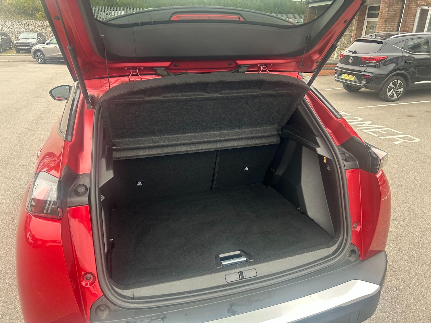 Used Peugeot 2008 2022 for sale - 76270555: Photo 11