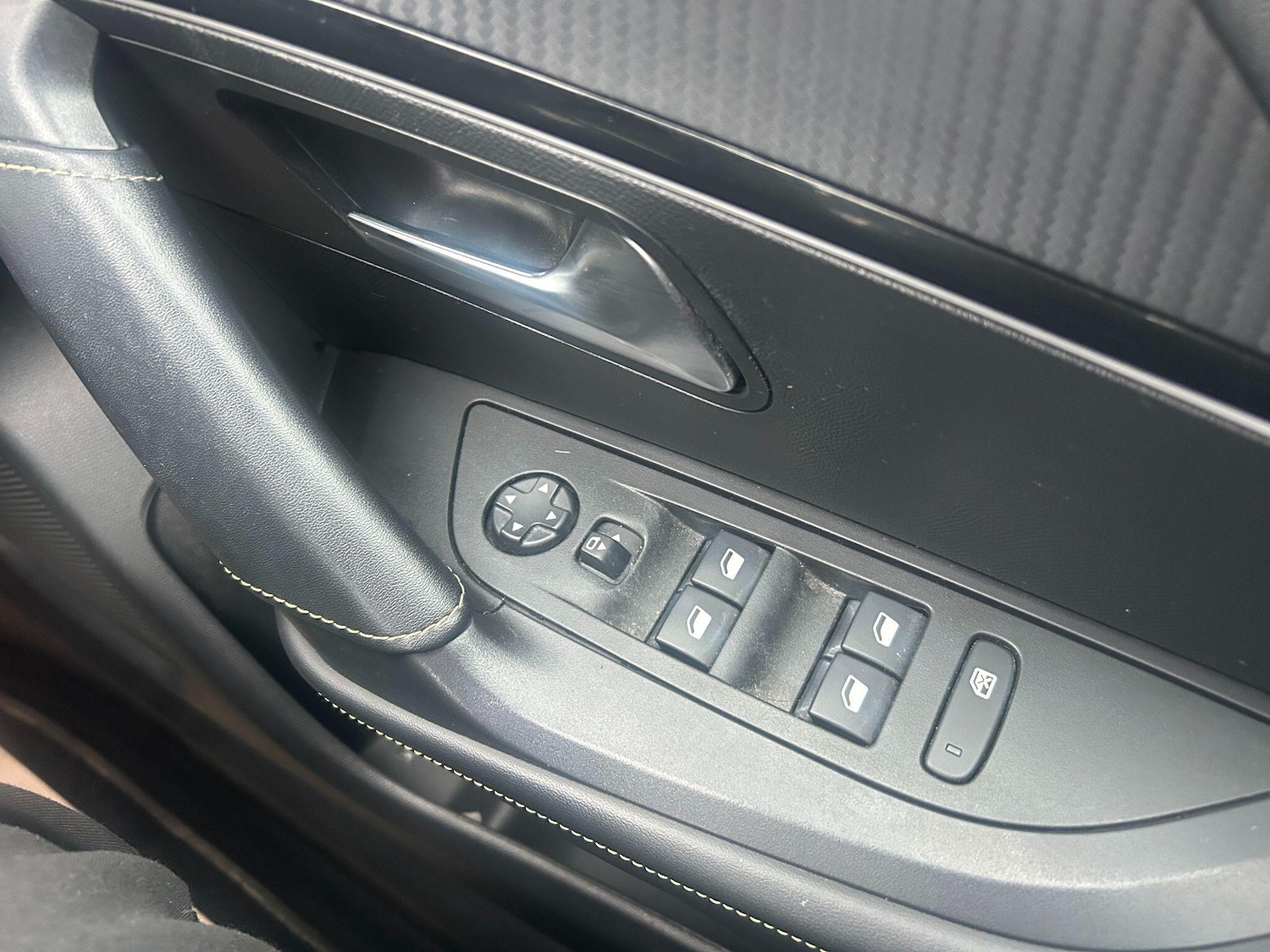 Used Peugeot 2008 2022 for sale - 76270555: Photo 16