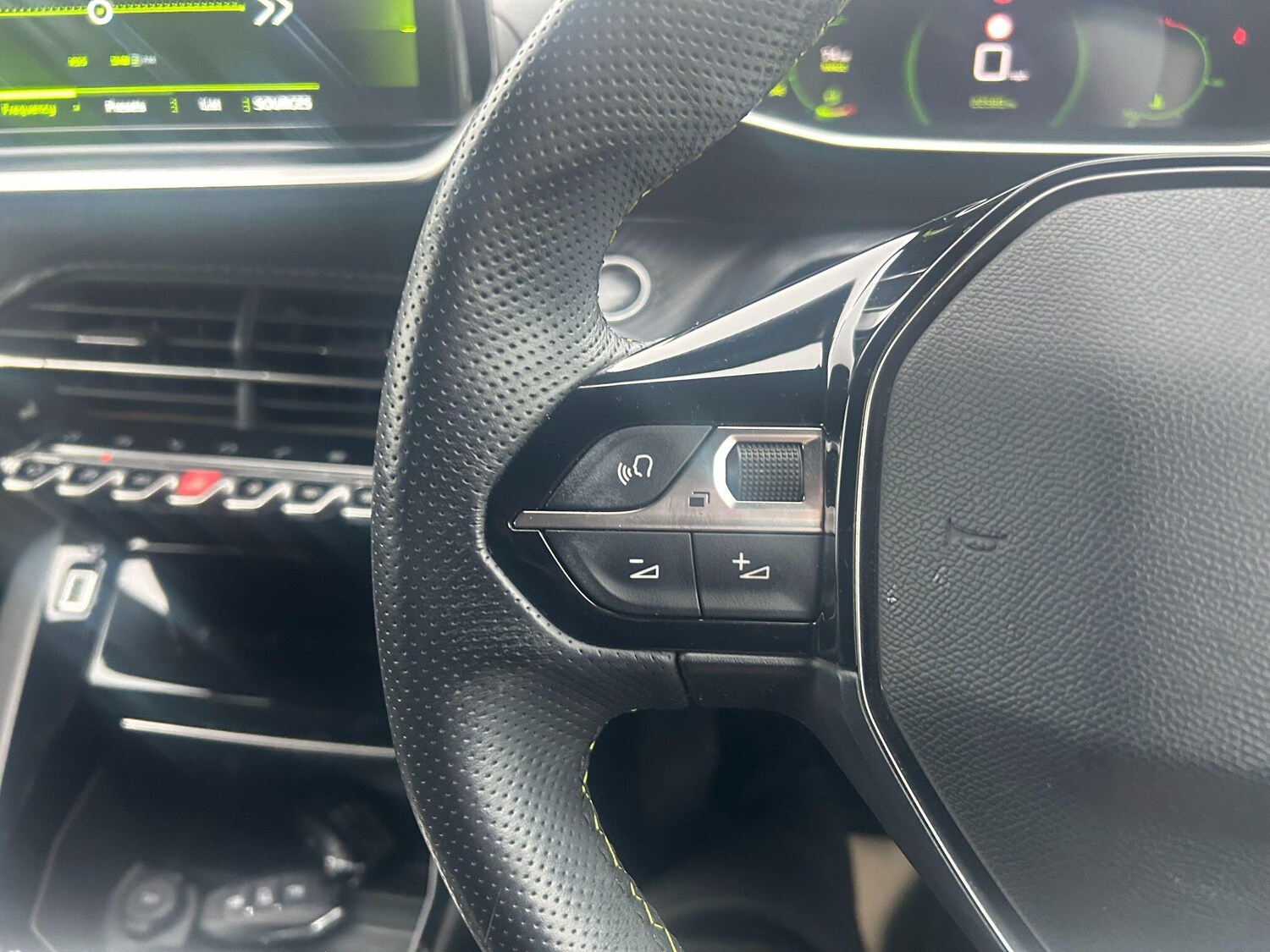 Used Peugeot 2008 2022 for sale - 76270555: Photo 20