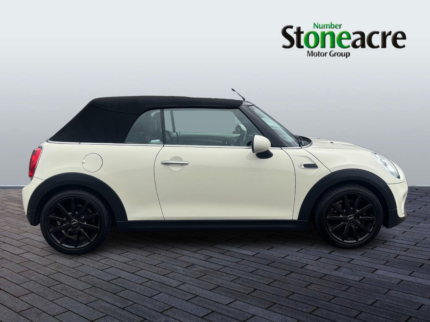 Used MINI Convertible 2016 for sale - 77646590: Photo 2