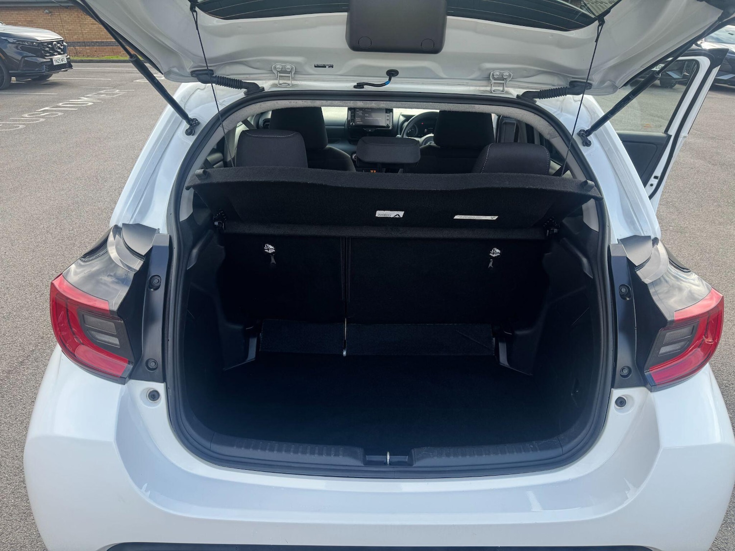 Used Toyota Yaris 2022 for sale - 77670975: Photo 9