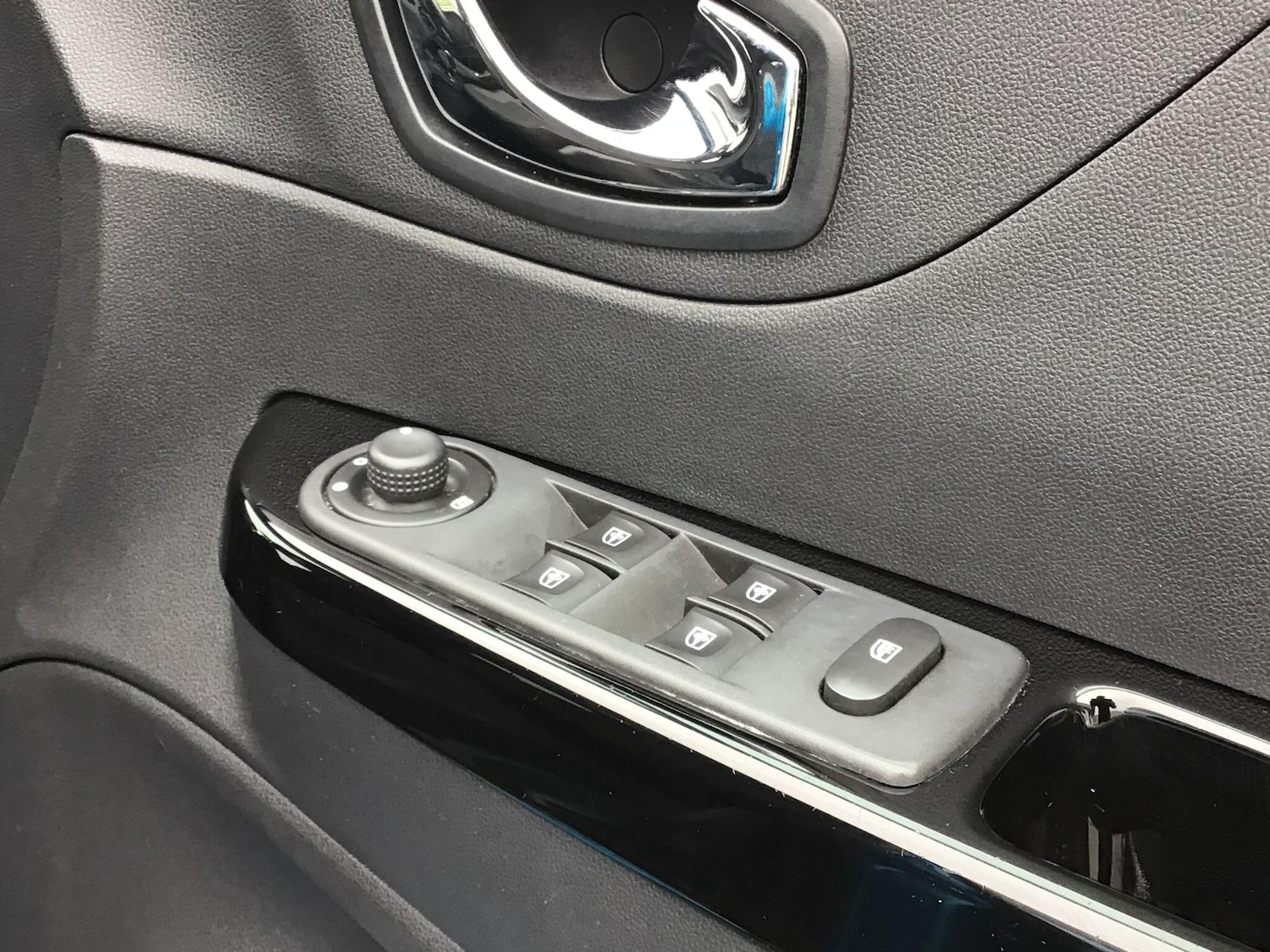 Used Renault Captur 2017 for sale - 78100130: Photo 10